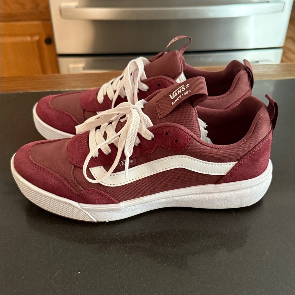 Women’s Vans Range Exp Maroon and White Sneakers size 9